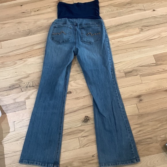 Motherhood Maternity light denim flare‎ size 2 - Picture 6 of 10